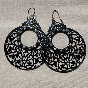 Elegant Black Filigree Earrings
